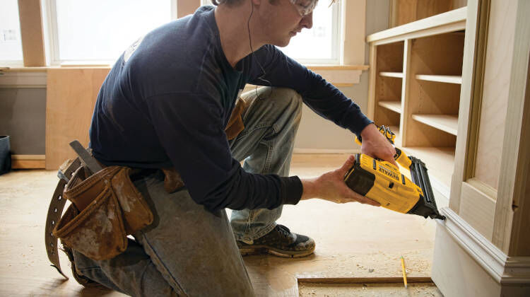 DeWALT Nailers & Staplers