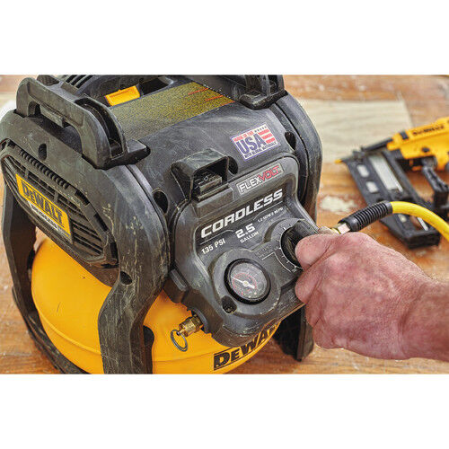 DeWalt DCC2560T1 Flexvolt 60V MAX 2.5 Gal. Cordless Air Compressor Kit