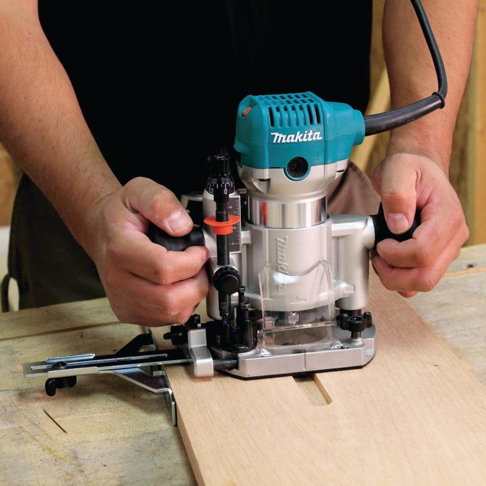 Makita 11/4 HP Compact Router Kit with Attachments