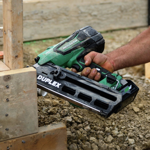 Metabo HPT MultiVolt 36V Brushless Lithium Ion 21 Degree 3 1 2 in. Cordless Duplex Nailer Kit 2.5 Ah