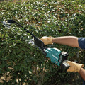 Makita GHU04M1 40V max XGT Brushless Lithium-Ion 24 in. Cordless Single Sided Hedge Trimmer Kit (4 Ah) image number 13