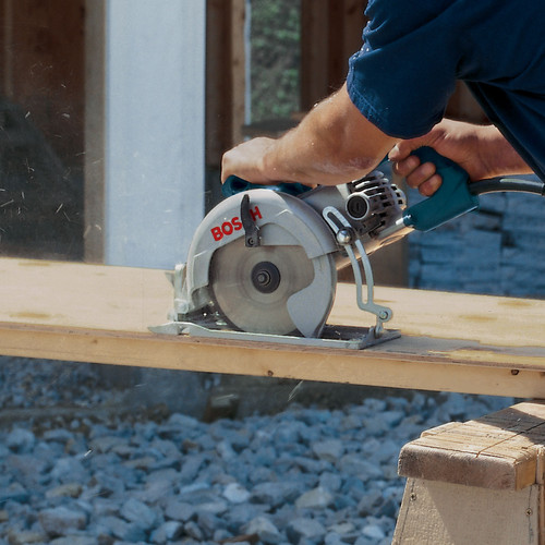 Factory Reconditioned Bosch 7 1 4 in. Worm Drive Construction Saw with Rear Handle