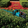 Makita GHU03M1 40V Max XGT Brushless Lithium-Ion 30 in. Cordless Hedge Trimmer Kit (4 Ah) image number 5