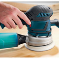 Random Orbital Sanders | Factory Reconditioned Bosch ROS65VC-5-RT 5 in. Variable-Speed Random Orbit Sander with Vibration Control image number 2