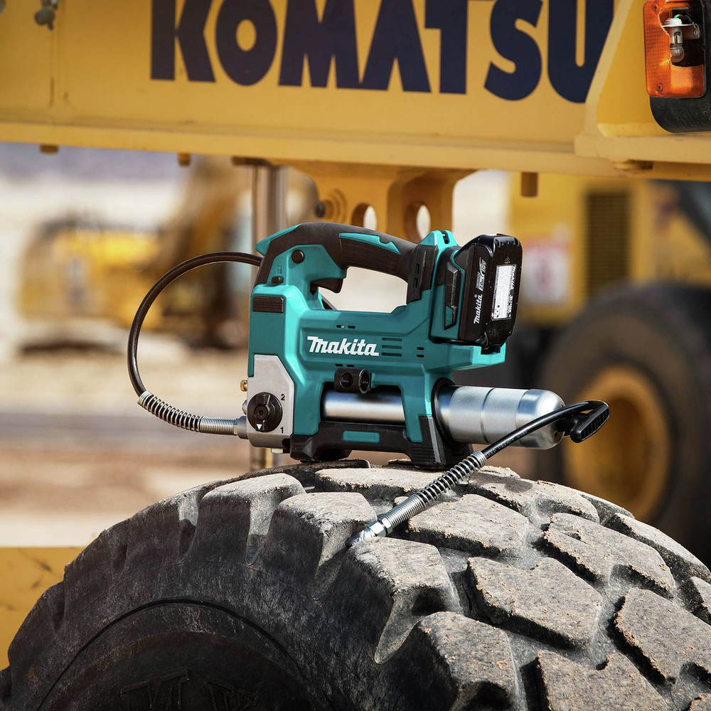 Makita XPG01SR1 18V LXT LithiumIon Cordless Grease Gun Kit (2 Ah