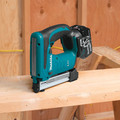 Crown Staplers | Makita XTS01T 18V LXT 3/8 in. Cordless Lithium-Ion Crown Stapler Kit image number 9