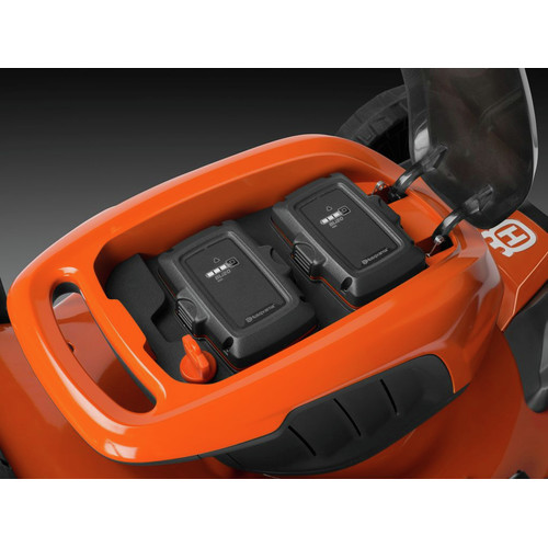Husqvarna LE121P Battery Push Mower with Battery and Charger