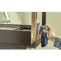 Random Orbital Sanders | Factory Reconditioned Bosch GEX18V-5B15-RT 18V Brushless 5 in. Cordless Random Orbit Sander Kit with (1) CORE18V 4 Ah Advanced Power Battery image number 7