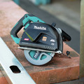 Makita GSC01M1 40V max XGT Brushless Lithium-Ion 7‑1/4 in. Cordless Metal Cutting Saw Kit with Electric Brake and Chip Collector (4 Ah) image number 4