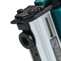 Crown Staplers | Makita XTS01T 18V LXT 3/8 in. Cordless Lithium-Ion Crown Stapler Kit image number 3