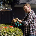 Hedge Trimmers | Makita XHU02M1 18V LXT 4.0 Ah Cordless Lithium-Ion 22 in. Hedge Trimmer Kit image number 5