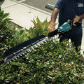 Makita GHU05M1 40V max XGT Brushless Lithium-Ion 30 in. Cordless Single Sided Hedge Trimmer Kit (4 Ah) image number 10
