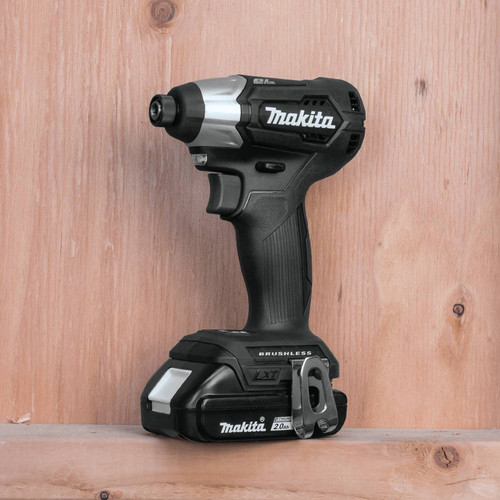 Makita XDT15R1B 18V LXT 2.0 Ah Lithium 