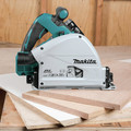 Makita XPS01PMJ-194368-5 18V X2 (36V) LXT Brushless Lithium-Ion 6-1/2 in. Cordless Plunge Circular Saw Kit with 2 Batteries (4 Ah) and 55 in. Guide Rail image number 16