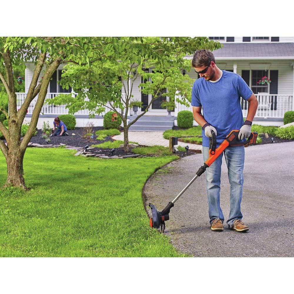 Black & Decker LST522 20V MAX Li-Ion 12 in. String Trimmer Kit (2.5 Ah) New