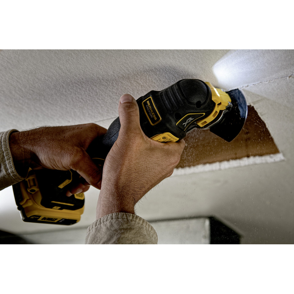 DEWALT 20V MAX XR LiIon Brushless Oscillating MultiTool Kit DCS355D1