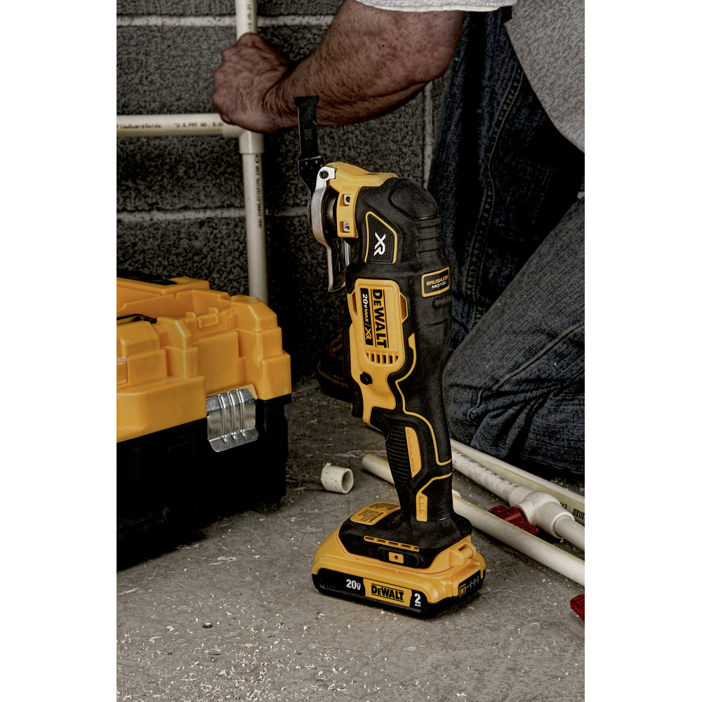 DEWALT 20V MAX XR LiIon Brushless Oscillating MultiTool Kit DCS355D1