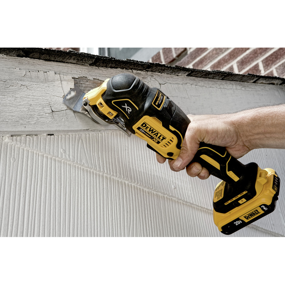 DEWALT 20V MAX XR LiIon Brushless Oscillating MultiTool Kit DCS355D1