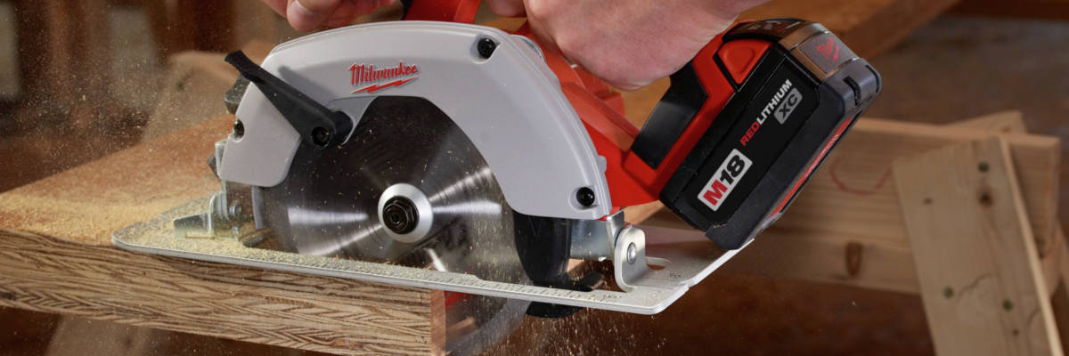 M18 Lithium-Ion 6-1/2 in. Circular Saw features aircraft aluminum shoe providing greater accuracy