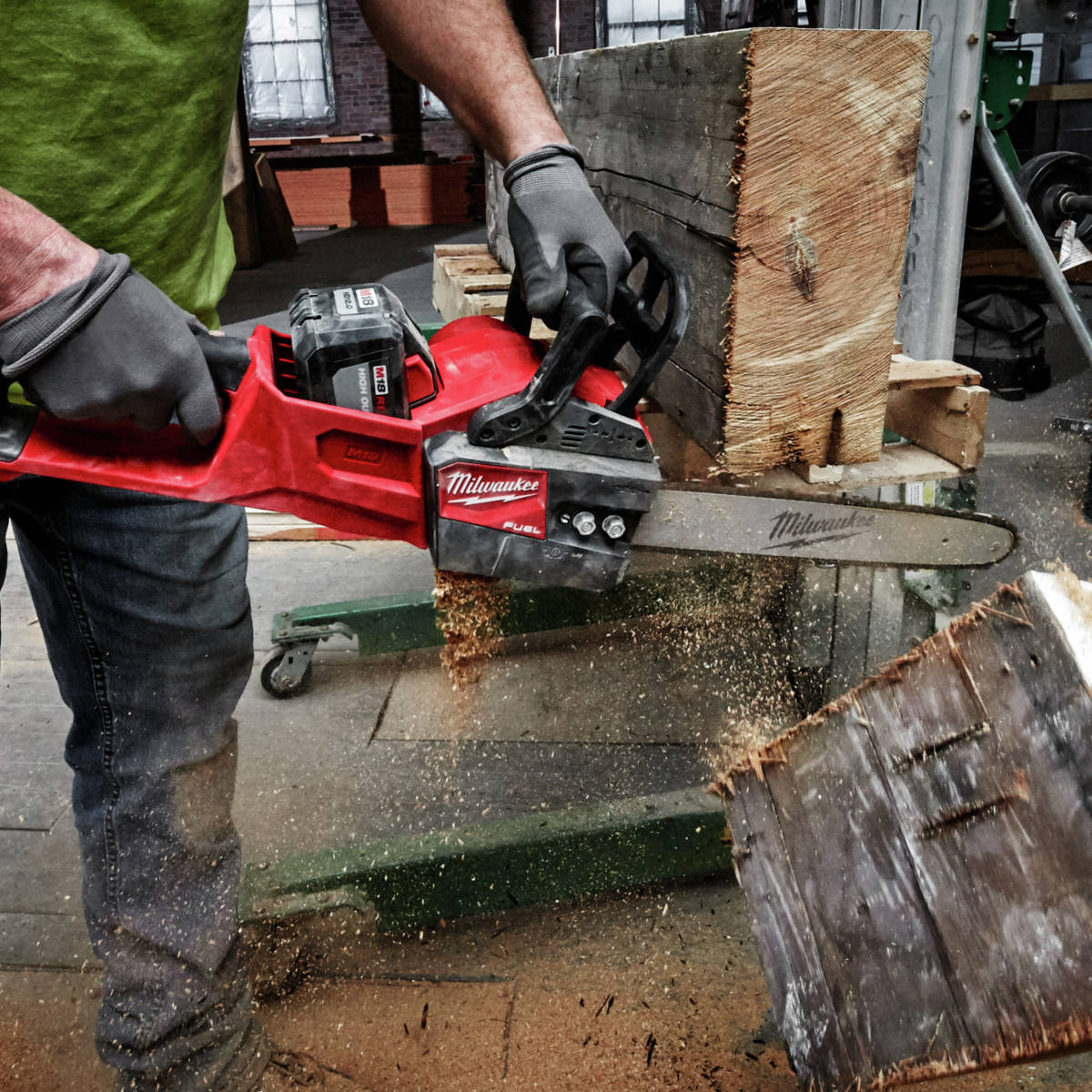 M18 FUEL 16 in. Chainsaw gets up to 150 cuts per charge