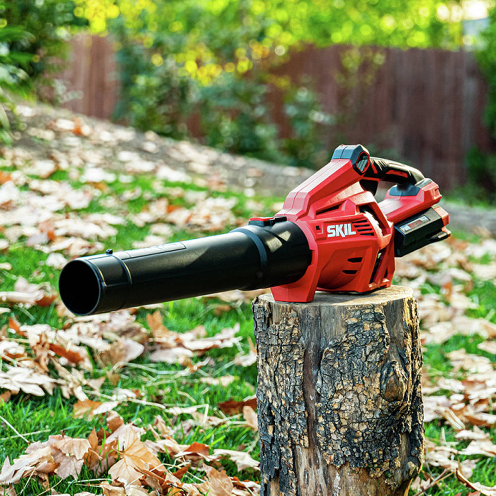 Turbine fan maximizes leaf blower performance for better efficiency