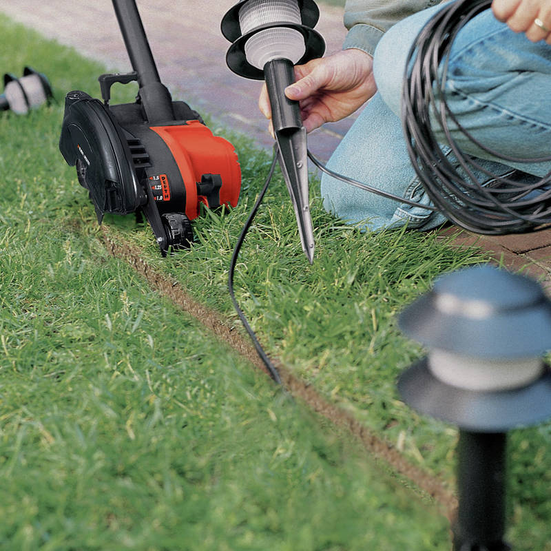 BLACK & DECKER 7.5-in Electric Lawn Edger at