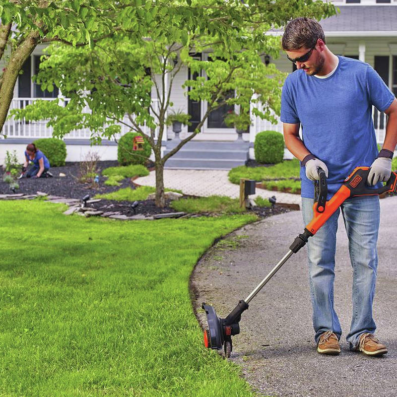 Black and Decker 20V MAX 2 Speed String Trimmer/Edger LST522 from