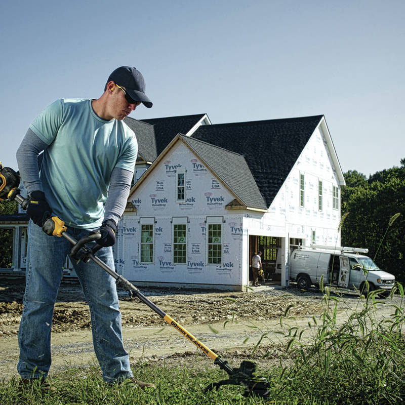 FlexVolt 60V MAX String Trimmer features a lightweight and ergonomic design